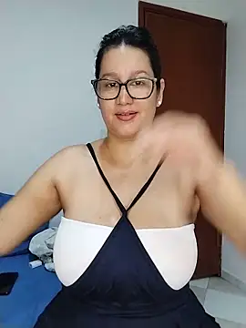 Snapshot of keilymadam chatting on 05/22/26, 12:44 keilymadam online show from 05/22/26, 12:44