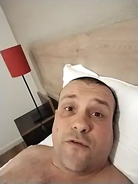 Snapshot of manubm03 chatting on 11/24/25, 08:08 manubm03 online show from 11/24/25, 08:08