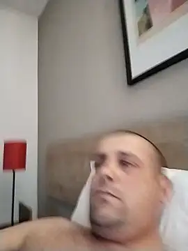 Snapshot of manubm03 chatting on 11/25/25, 09:48 manubm03 online show from 11/25/25, 09:48