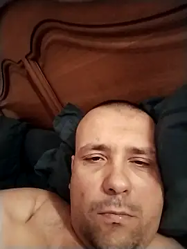 Snapshot of manubm03 chatting on 11/28/25, 09:45 manubm03 online show from 11/28/25, 09:45