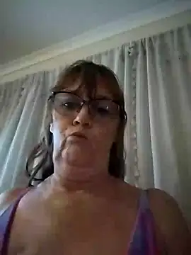 Snapshot of bellaau chatting on 01/12/25, 04:08 bellaau online show from 01/12/25, 04:08