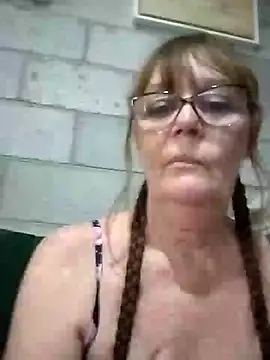 Snapshot of bellaau chatting on 01/18/25, 12:13 bellaau online show from 01/18/25, 12:13