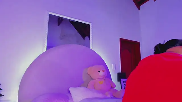 Snapshot of elsalondon chatting on 12/23/24, 02:13 elsalondon online show from 12/23/24, 02:13