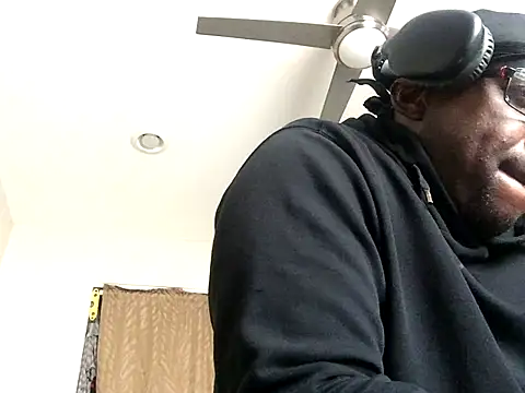 Snapshot of Londonfrotadejr chatting on 12/08/24, 03:13 Londonfrotadejr online show from 12/08/24, 03:13