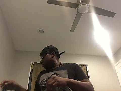 Snapshot of Londonfrotadejr chatting on 12/14/24, 09:29 Londonfrotadejr online show from 12/14/24, 09:29