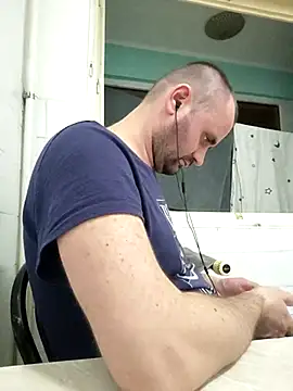 Snapshot of Govora chatting on 11/14/25, 10:29 Govora online show from 11/14/25, 10:29