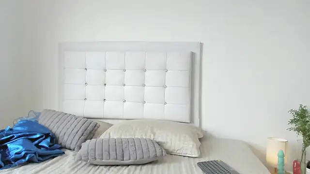 Snapshot of Sofia_Blosom chatting on 11/06/25, 06:42 Sofia Blosom online show from 11/06/25, 06:42