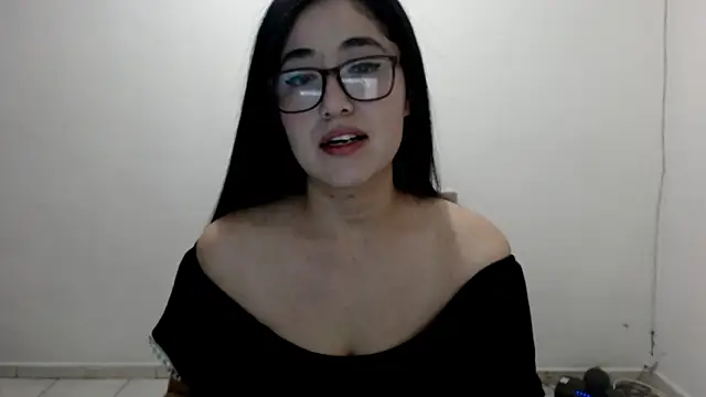 Snapshot of YummymeowW chatting on 01/18/25, 04:59 YummymeowW online show from 01/18/25, 04:59