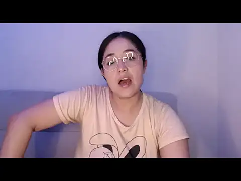 YummymeowW online show from 05/17/26, 03:37
