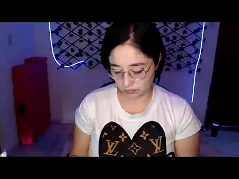 YummymeowW online show from 07/30/26, 09:36