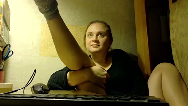 Snapshot of FrumCake chatting on 11/30/25, 02:26 FrumCake online show from 11/30/25, 02:26