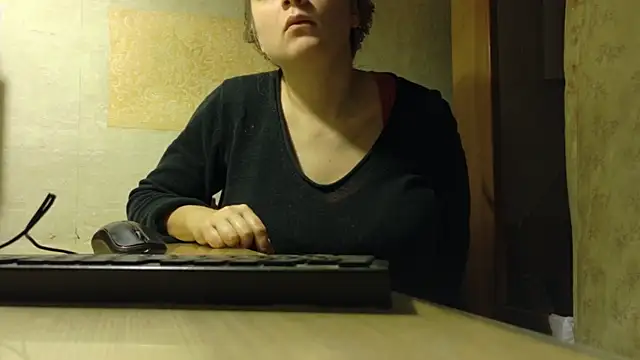 Snapshot of FrumCake chatting on 12/01/25, 02:16 FrumCake online show from 12/01/25, 02:16