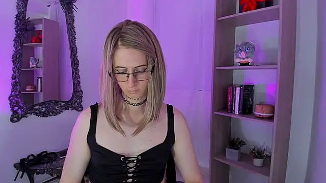 KimberlyJohnsoon online show from 11/24/25, 03:56