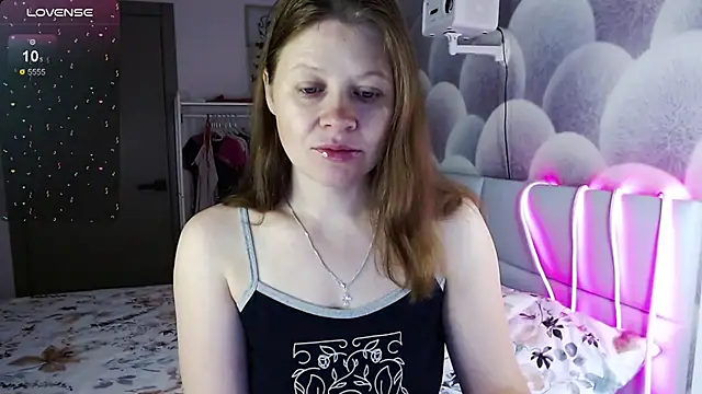 alekasamui online show from 10/19/25, 10:10