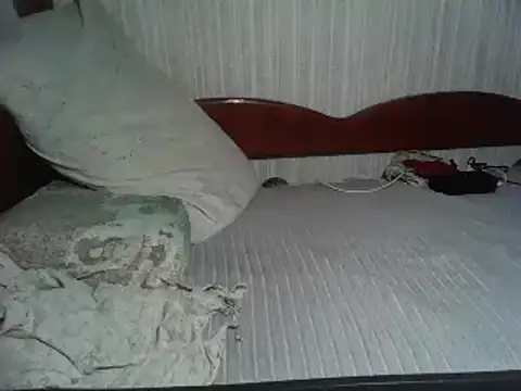 Snapshot of Alma_Evelynne chatting on 03/07/25, 08:00 Alma Evelynne online show from 03/07/25, 08:00