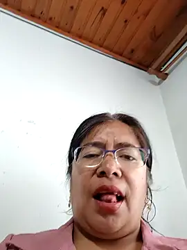 Snapshot of __valentina18 chatting on 12/29/24, 01:17   valentina18 online show from 12/29/24, 01:17