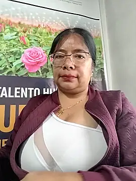 Snapshot of __valentina18 chatting on 04/24/26, 01:24 valentina18 online show from 04/24/26, 01:24