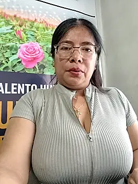 Snapshot of __valentina18 chatting on 04/25/26, 08:28 valentina18 online show from 04/25/26, 08:28