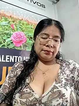Snapshot of __valentina18 chatting on 04/29/26, 01:04 valentina18 online show from 04/29/26, 01:04