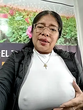Snapshot of __valentina18 chatting on 05/06/26, 12:32 valentina18 online show from 05/06/26, 12:32