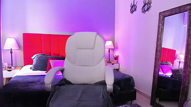 Snapshot of _Nicoletteshea_ chatting on 10/24/25, 08:27 Nicoletteshea online show from 10/24/25, 08:27