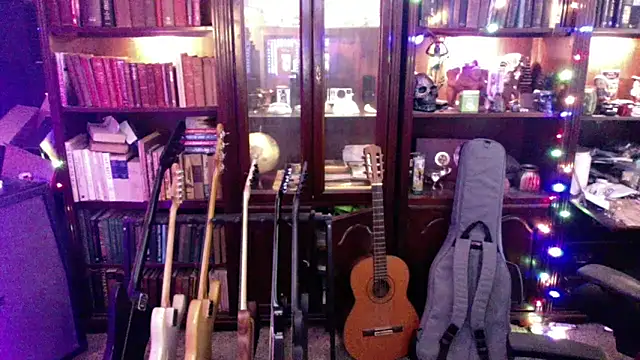 Snapshot of BeardedBear999 chatting on 09/08/25, 03:11 BeardedBear999 online show from 09/08/25, 03:11