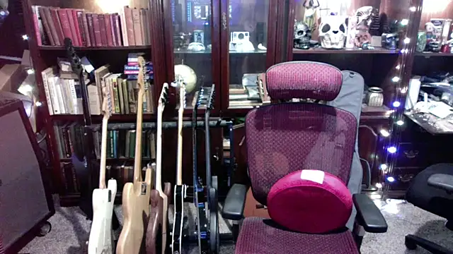 Snapshot of BeardedBear999 chatting on 09/16/25, 02:51 BeardedBear999 online show from 09/16/25, 02:51