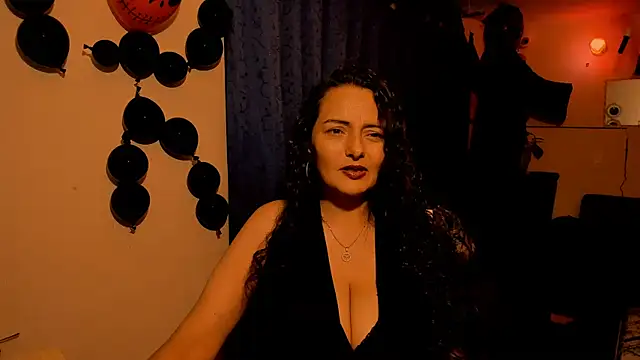 emma luxy online show from 10/31/25, 12:33