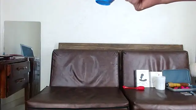 Courtney Valeria online show from 11/09/25, 07:12