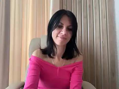 Snapshot of InjaAtHome chatting on 09/15/25, 09:20 InjaAtHome online show from 09/15/25, 09:20