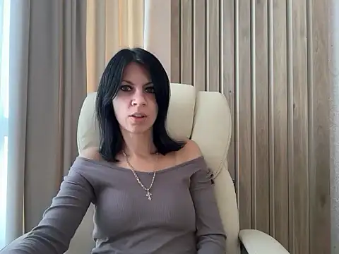 Snapshot of InjaAtHome chatting on 09/22/25, 05:42 InjaAtHome online show from 09/22/25, 05:42