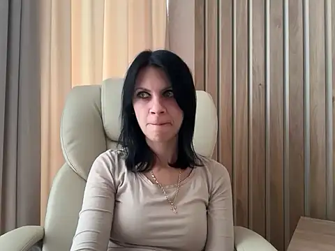Snapshot of InjaAtHome chatting on 10/08/25, 01:20 InjaAtHome online show from 10/08/25, 01:20