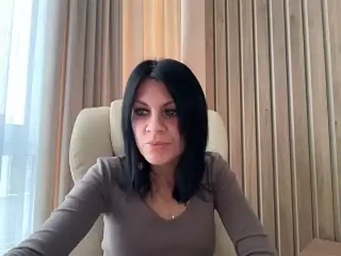 Snapshot of InjaAtHome chatting on 10/13/25, 05:51 InjaAtHome online show from 10/13/25, 05:51