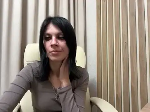 Snapshot of InjaAtHome chatting on 10/13/25, 05:57 InjaAtHome online show from 10/13/25, 05:57
