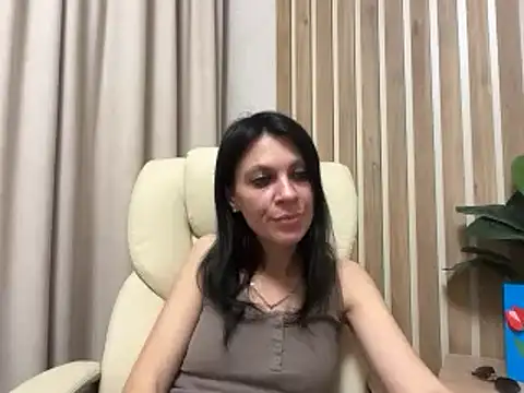 Snapshot of InjaAtHome chatting on 05/15/26, 06:37 InjaAtHome online show from 05/15/26, 06:37