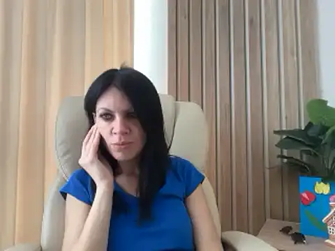 Snapshot of InjaAtHome chatting on 05/16/26, 08:11 InjaAtHome online show from 05/16/26, 08:11