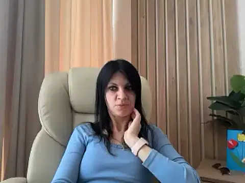 Snapshot of InjaAtHome chatting on 05/20/26, 05:57 InjaAtHome online show from 05/20/26, 05:57