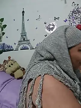 Snapshot of Alyona21 chatting on 06/26/26, 02:05 Alyona21 online show from 06/26/26, 02:05