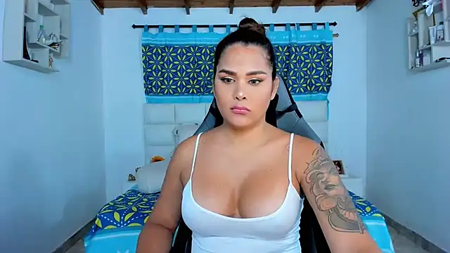 shadia-orozco online show from 02/11/25, 07:54