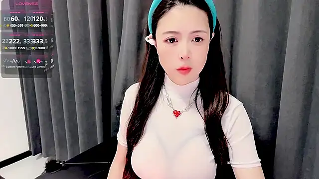 candy-yiyi online show from 04/24/26, 01:19