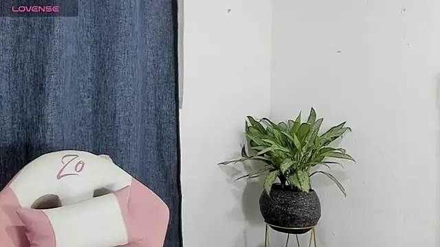 Snapshot of zoe69x chatting on 03/06/25, 05:35 zoe69x online show from 03/06/25, 05:35