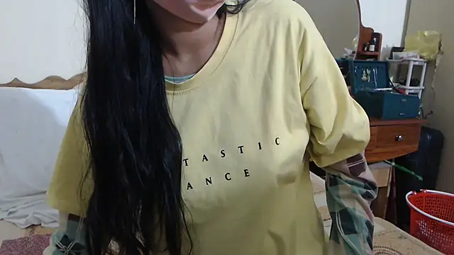 Snapshot of Beauty_Asian_Tina chatting on 12/13/25, 08:47 Beauty Asian Tina online show from 12/13/25, 08:47