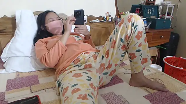 Snapshot of Beauty_Asian_Tina chatting on 12/21/25, 07:37 Beauty Asian Tina online show from 12/21/25, 07:37