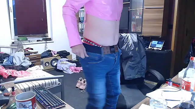 Snapshot of Fem-Boy40 chatting on 05/31/26, 07:37 Fem-Boy40 online show from 05/31/26, 07:37