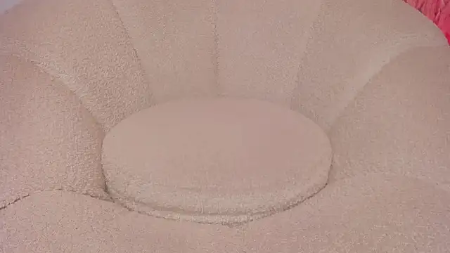 Snapshot of whiite_snow chatting on 12/12/24, 02:00 whiite snow online show from 12/12/24, 02:00