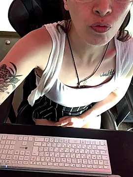 Snapshot of YumieCp chatting on 10/09/25, 02:42 YumieCp online show from 10/09/25, 02:42