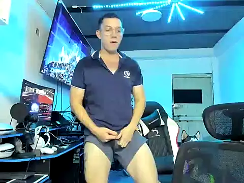 Snapshot of davinalhot chatting on 04/13/26, 03:34 davinalhot online show from 04/13/26, 03:34