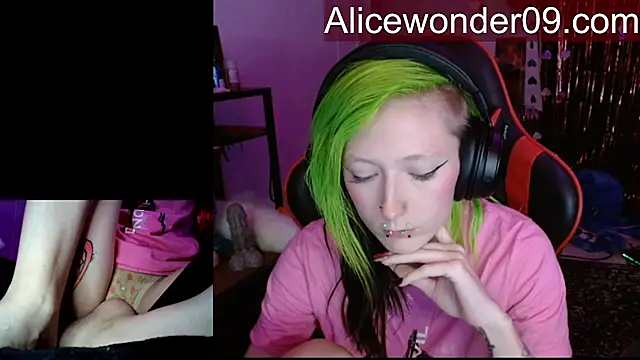 alicewonder09 online show from 02/02/26, 05:39