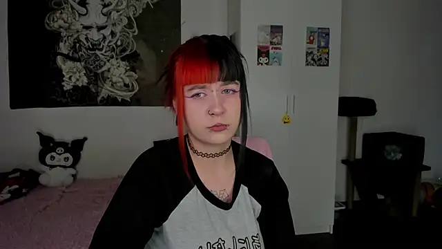 Snapshot of t0riayun0 chatting on 02/23/25, 02:40 t0riayun0 online show from 02/23/25, 02:40