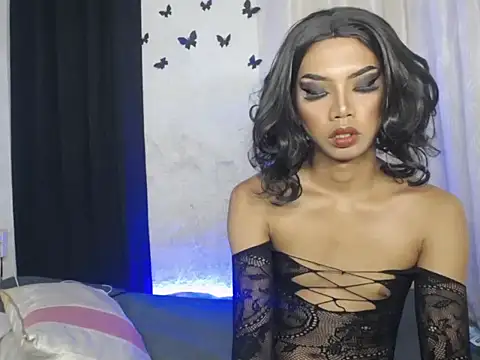 Snapshot of MirabelleNotch chatting on 11/19/25, 02:17 MirabelleNotch online show from 11/19/25, 02:17